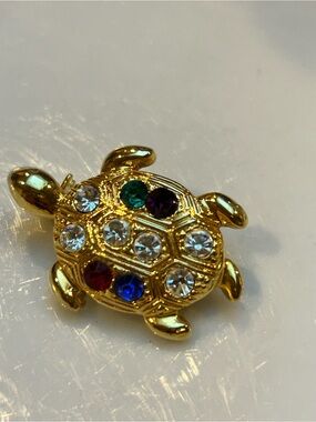 Vintage Gold tone Turtle Brooch with Multicolored Rhinestones